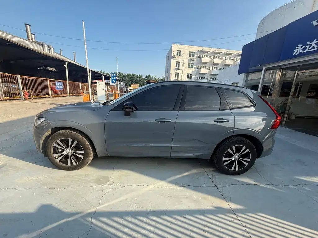 Volvo XC60 沃尔沃XC60 2022款 B5 四驱智逸运动版