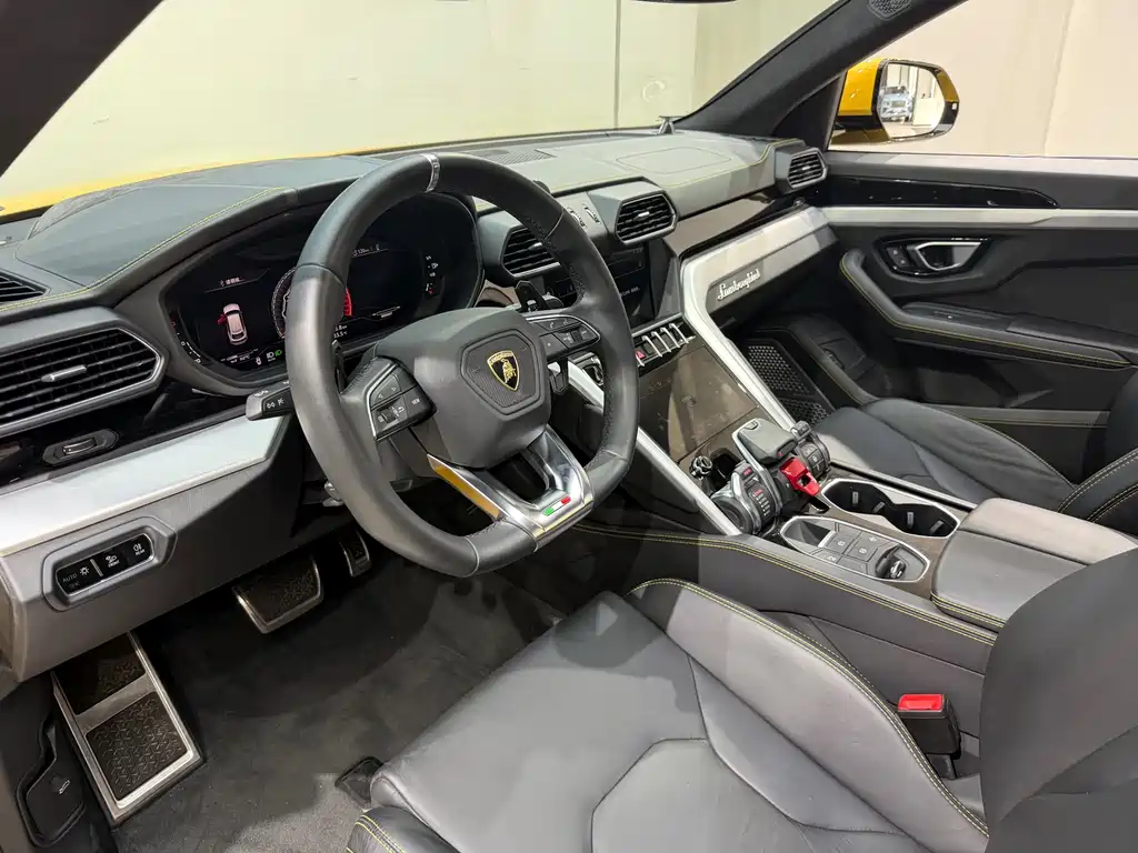 Urus 4.0 T V8