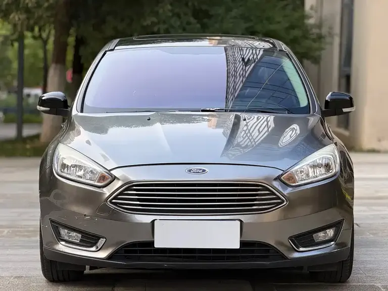 Ford Focus Sedan EcoBoost 125 Auto Super Style Smart Travel