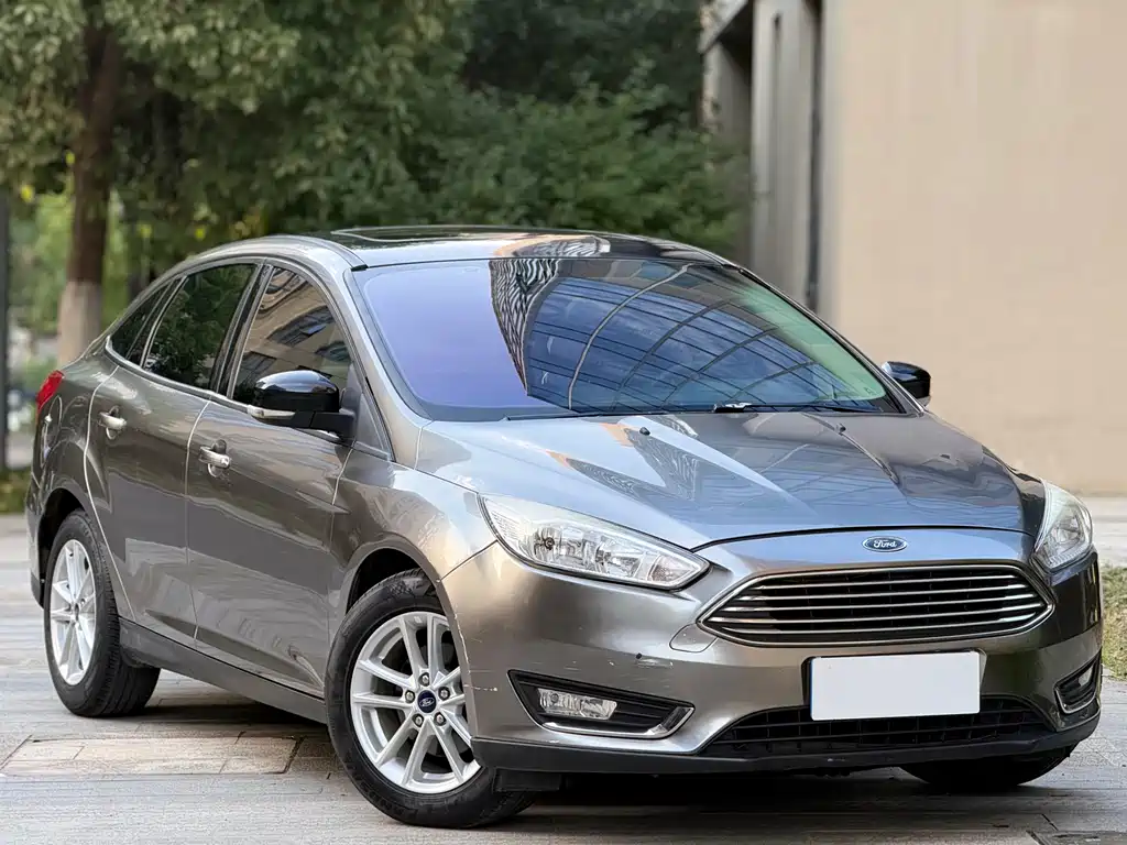 Focus Sedan EcoBoost 125 Auto Super Style Smart Travel