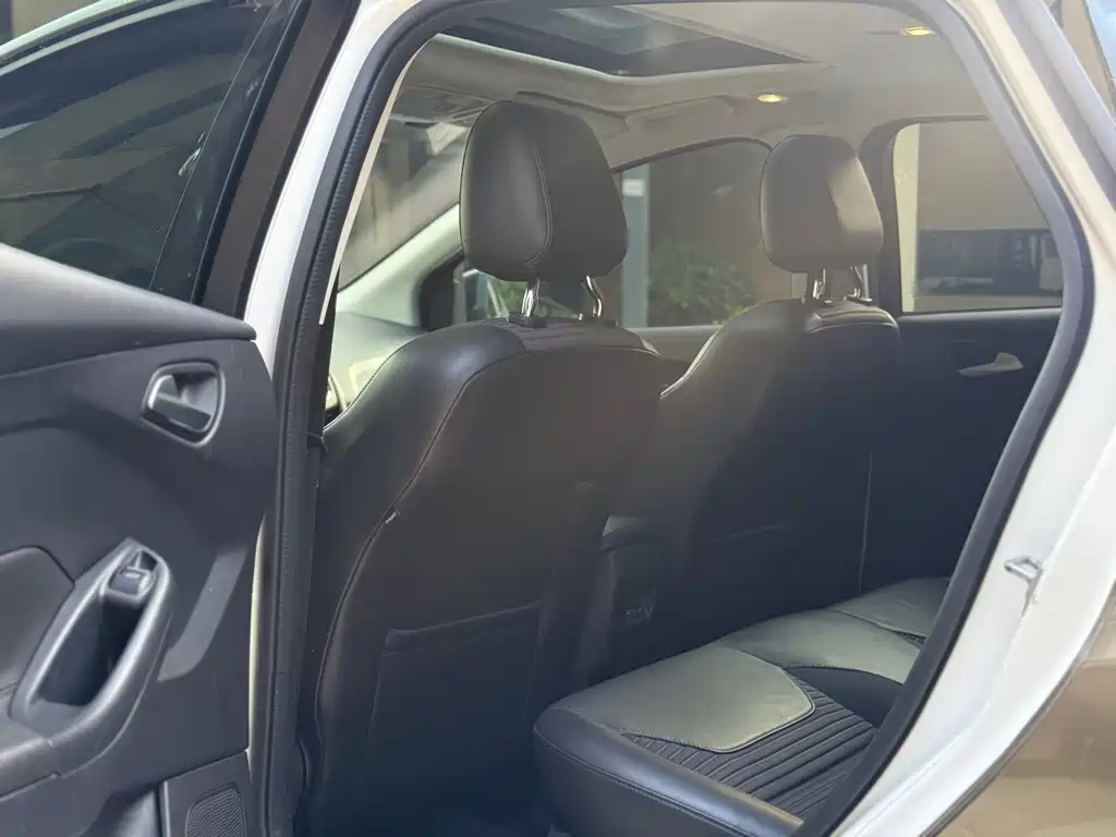 Focus Sedan EcoBoost 125 Auto Super Style Smart Travel