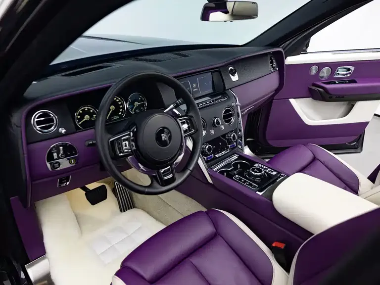 Rolls-Royce Cullinan 5-seat