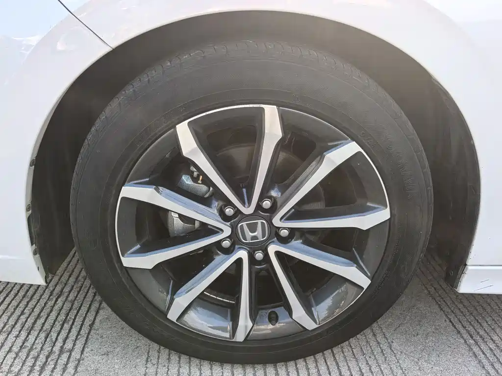 Integra 240 TURBO CVT Premium