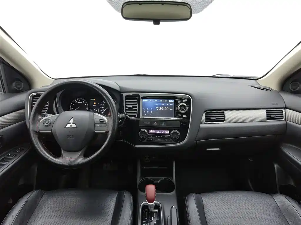 Outlander (Import) 2.4 L 4 WD Luxury Value 5-seat