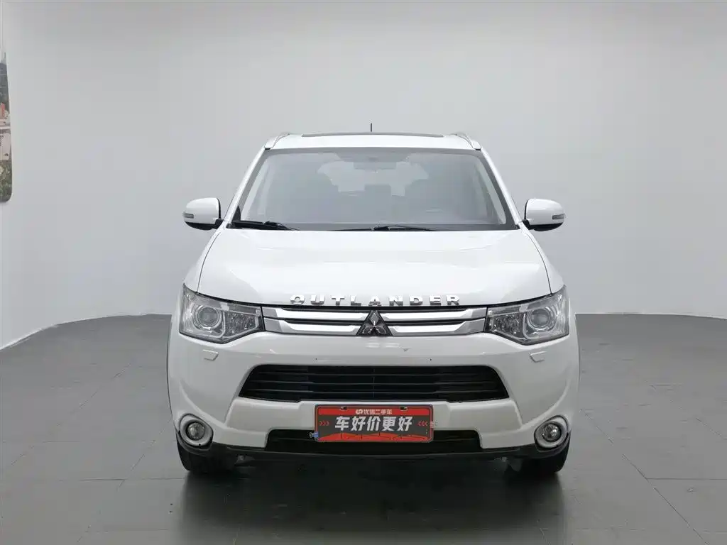 Outlander (Import) 2.4 L 4 WD Luxury Value 5-seat