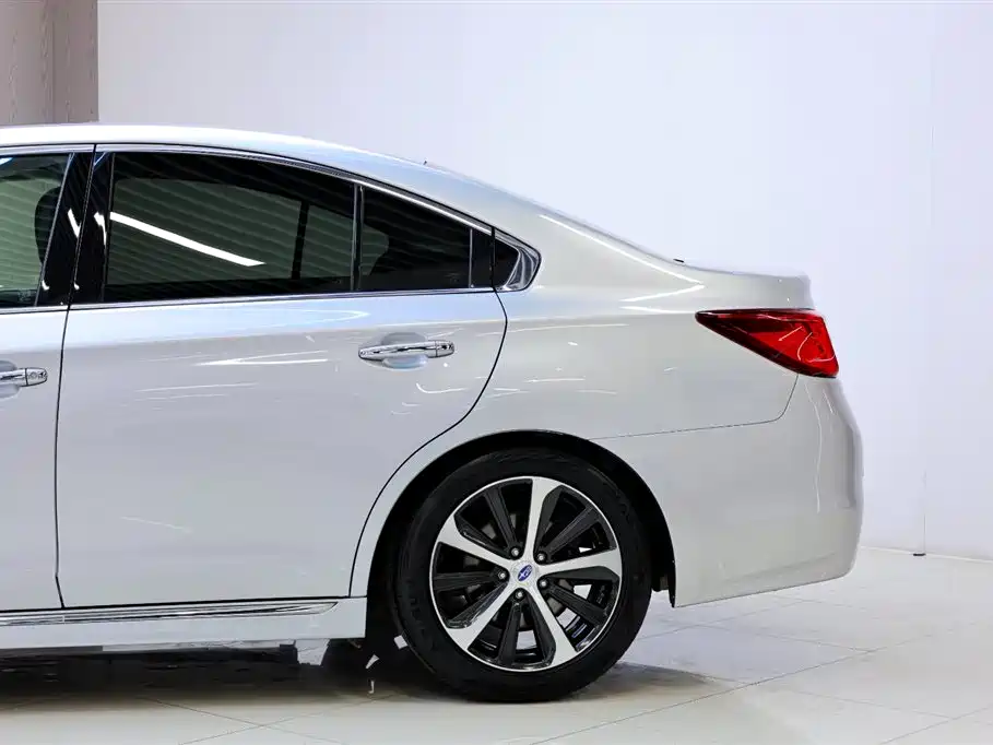 Legacy 2.5 i AWD Glory