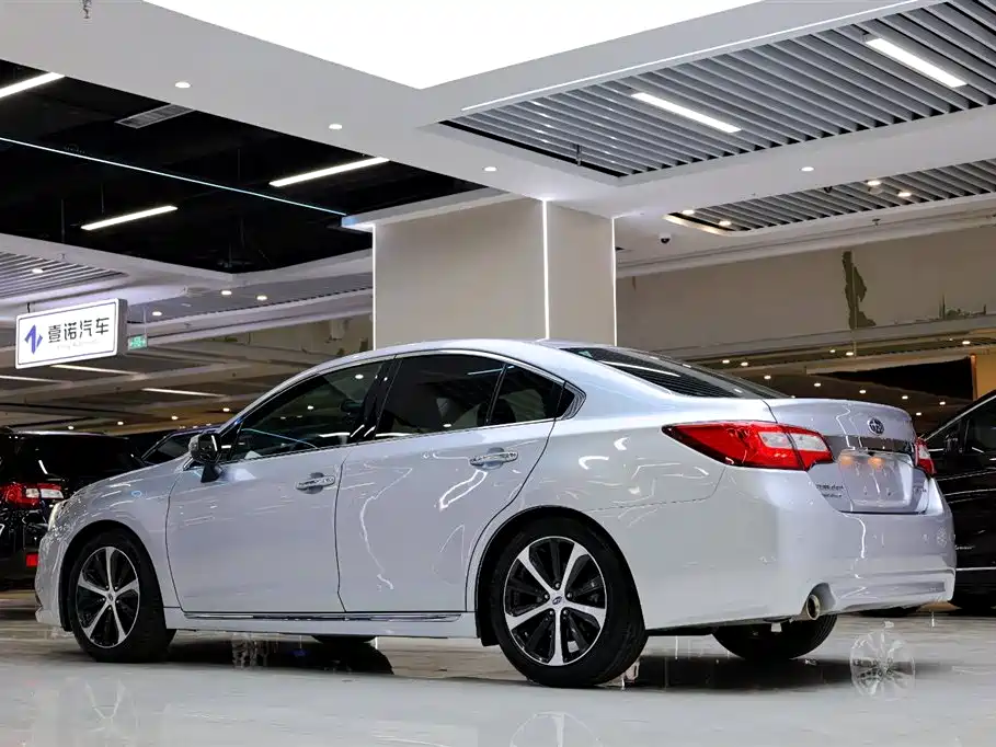 Legacy 2.5 i AWD Glory