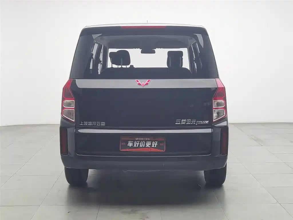 Wuling Hongguang PLUS 1.5 L Manual Standard 5-seat