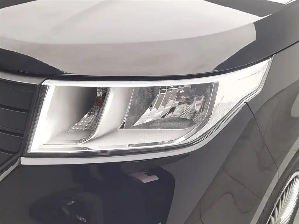 Wuling Hongguang PLUS 1.5 L Manual Standard 5-seat