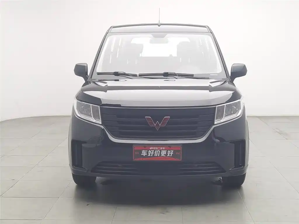Wuling Hongguang PLUS 1.5 L Manual Standard 5-seat