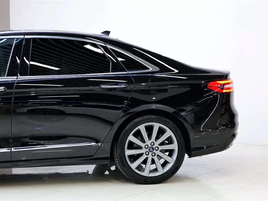 Taurus EcoBoost 245 Premium