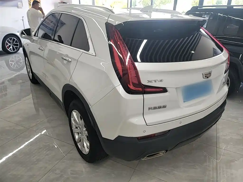 Cadillac XT4 28 T 2 WD Tech