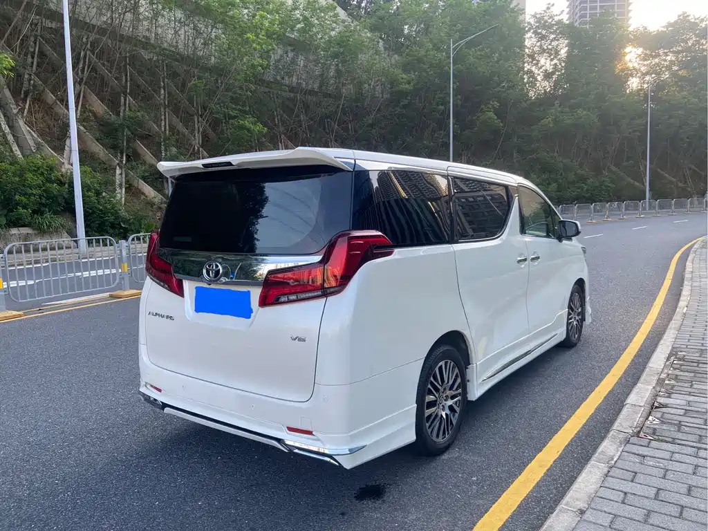 Alphard 3.5 L Luxury