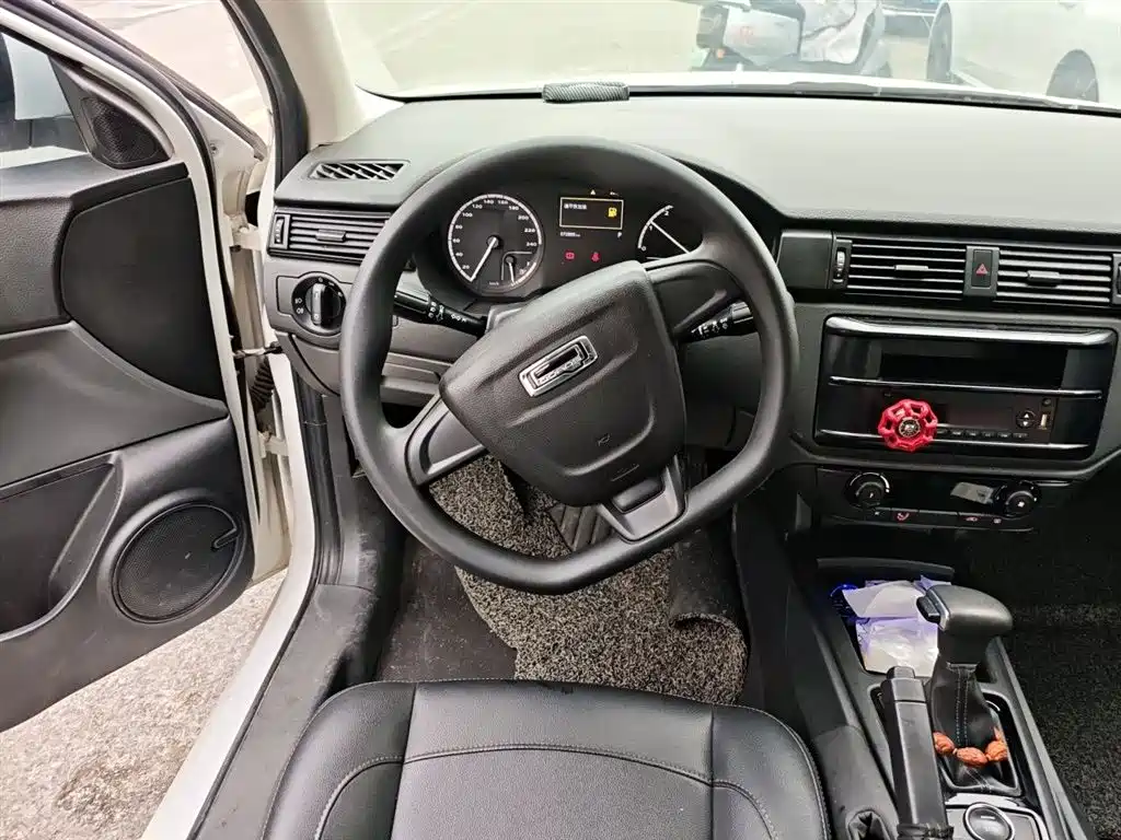 Qoros 3 Sedan 1.6 L Auto Leading