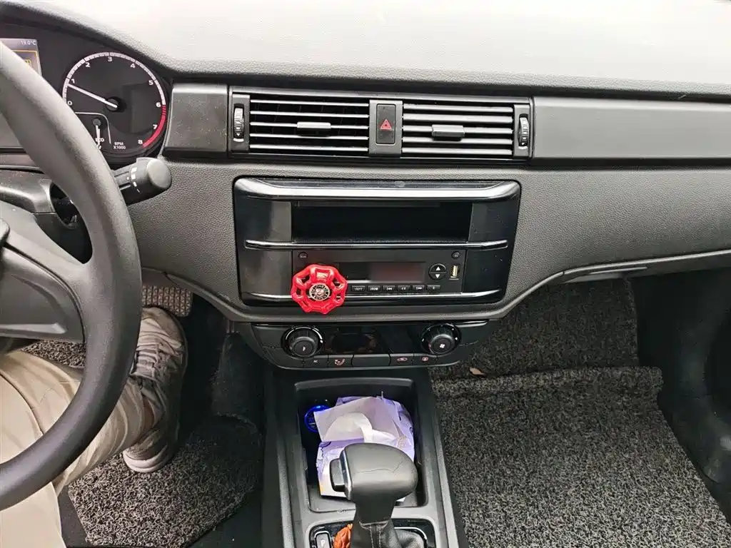 Qoros 3 Sedan 1.6 L Auto Leading