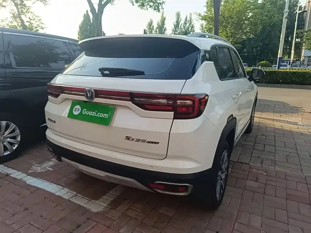 Changan CS35 PLUS 1.6 L Auto Connected CN-V