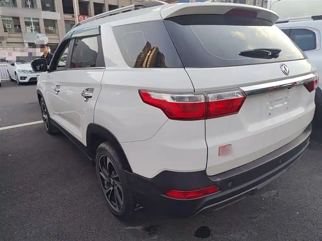 Fengguang S560 1.8 L Manual Comfort 7-seat