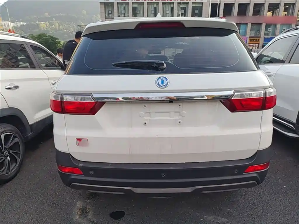 Fengguang S560 1.8 L Manual Comfort 7-seat