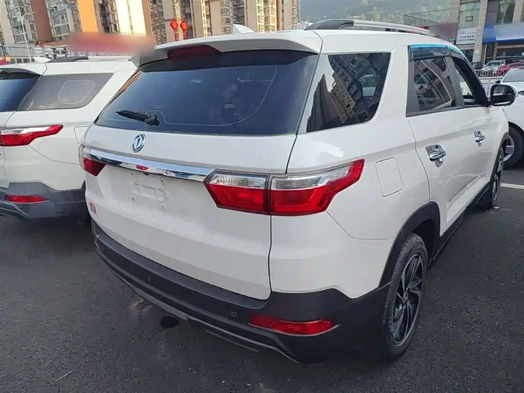 Fengguang S560 1.8 L Manual Comfort 7-seat