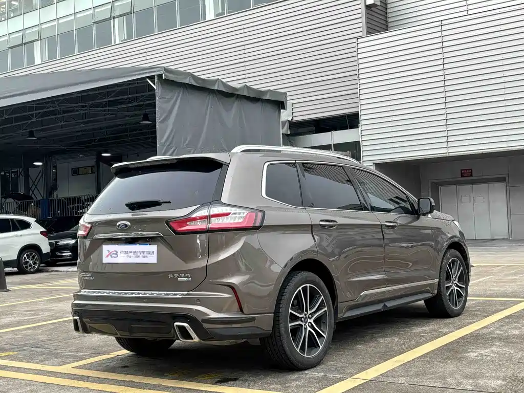 Edge EcoBoost 245 2 WD Grand Sharp 7-seat