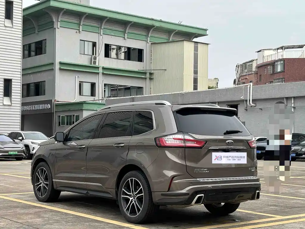 Edge EcoBoost 245 2 WD Grand Sharp 7-seat