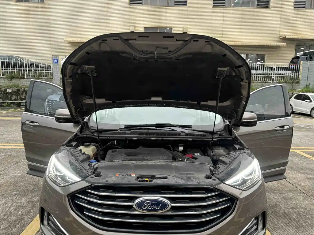 Edge EcoBoost 245 2 WD Grand Sharp 7-seat