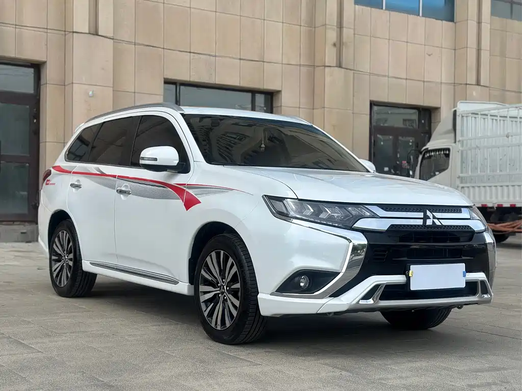 Outlander 2.4 L 4 WD Enjoyment 7-seat
