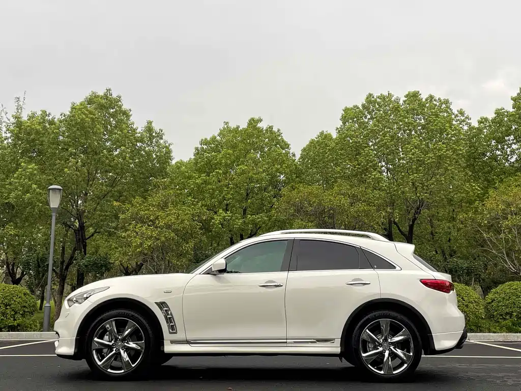 Infiniti FX FX35 Standard