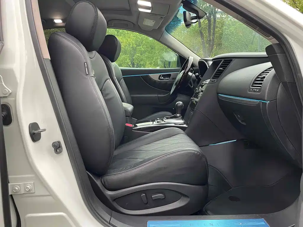 Infiniti FX FX35 Standard