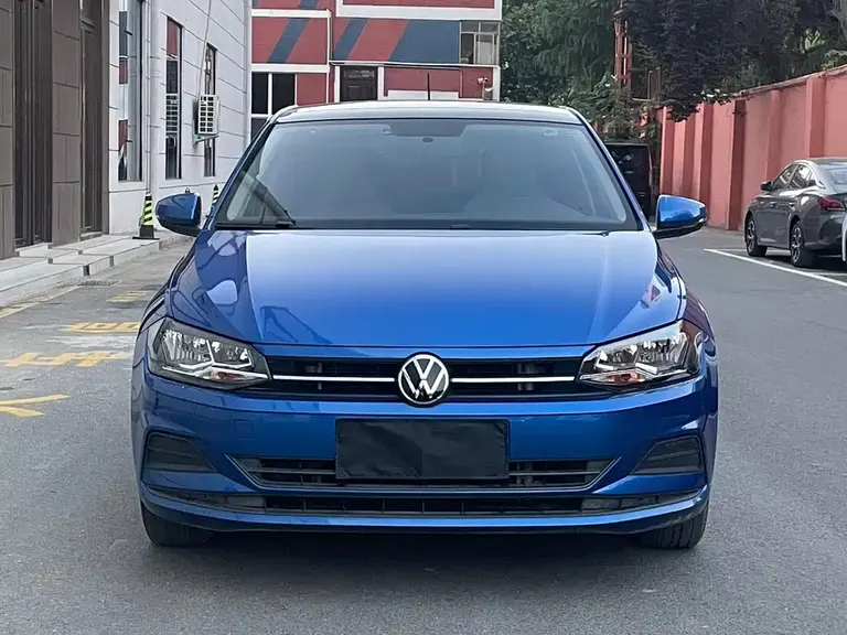Volkswagen Polo Plus 1.5 L Auto Colorful Tech