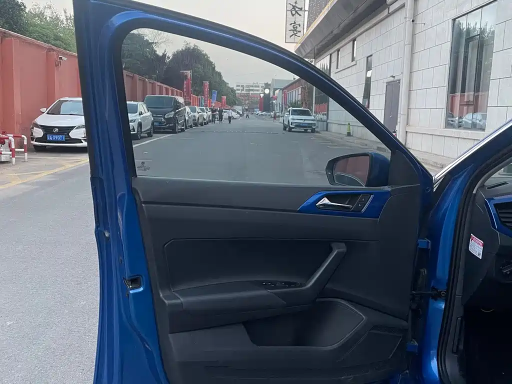 Polo Plus 1.5 L Auto Colorful Tech