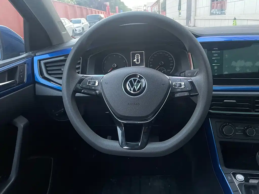 Polo Plus 1.5 L Auto Colorful Tech