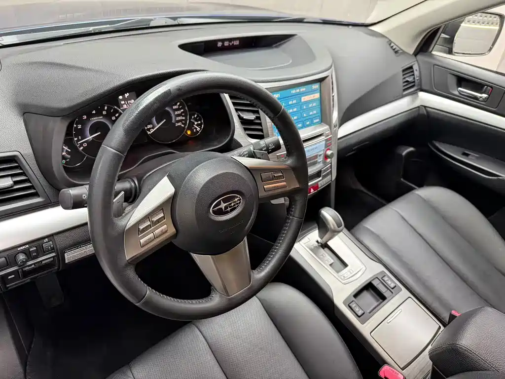 Legacy 2.0 i Luxury Wagon