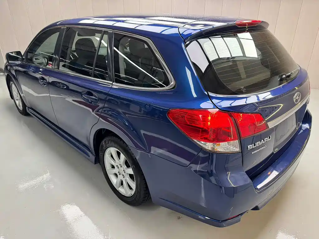 Legacy 2.0 i Luxury Wagon