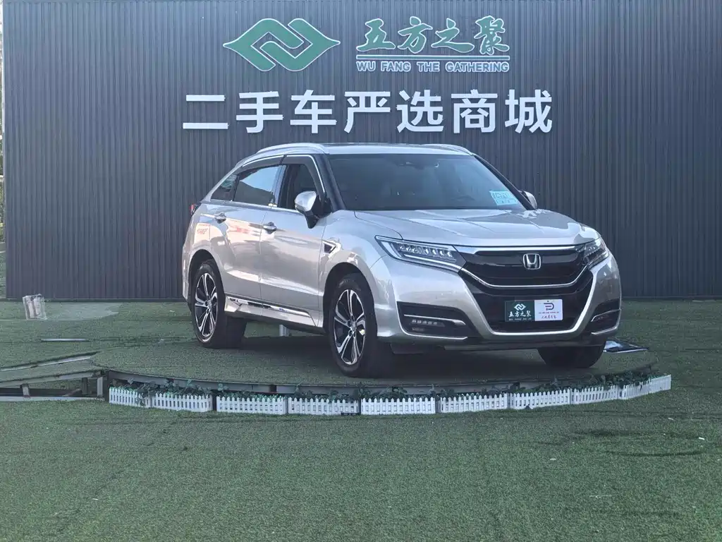 Honda UR-V 370 TURBO 4 WD Honor Shine CN-V