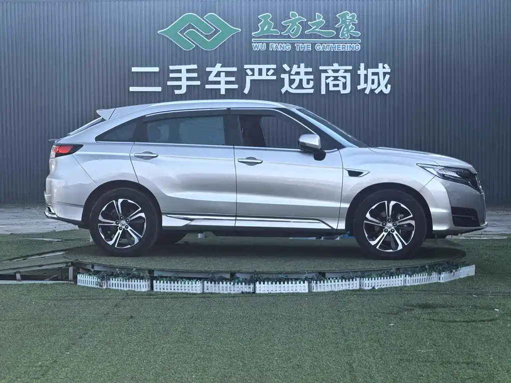 Honda UR-V 370 TURBO 4 WD Honor Shine CN-V
