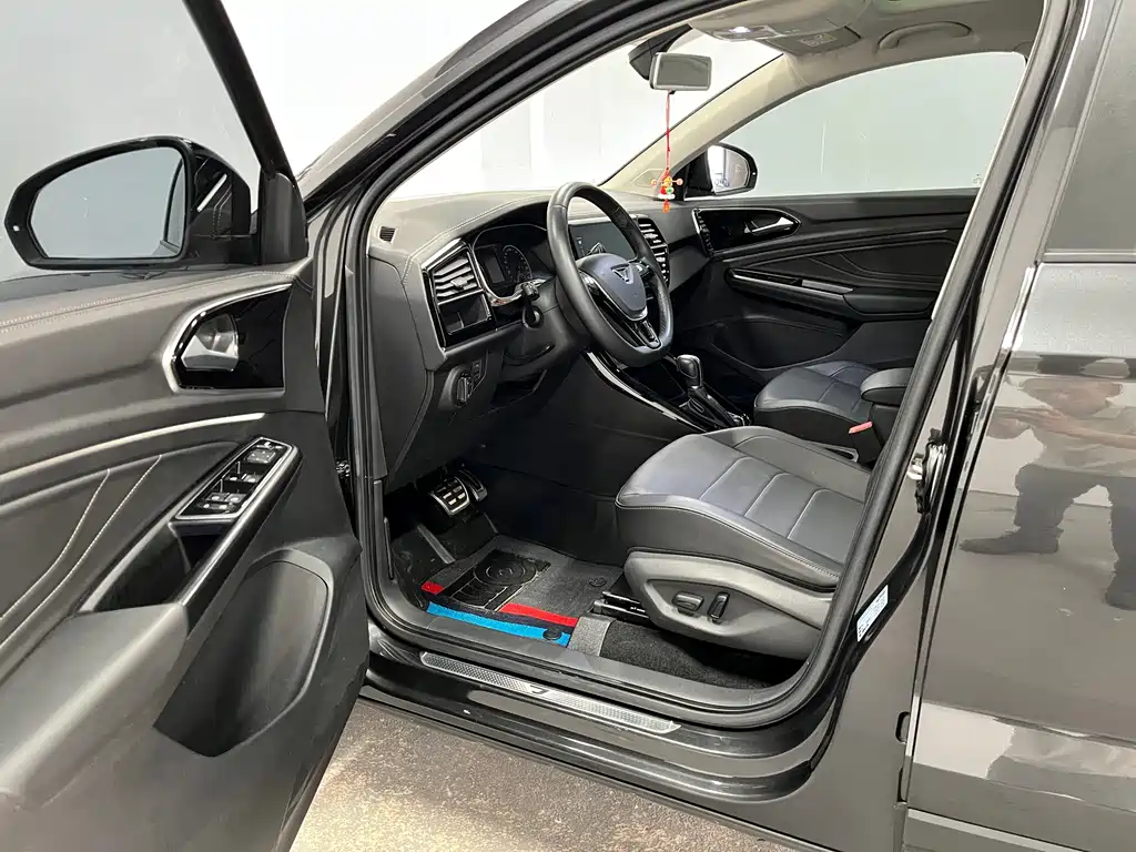 Jetta VS7 Black Sharp 1.4 T Auto Joy
