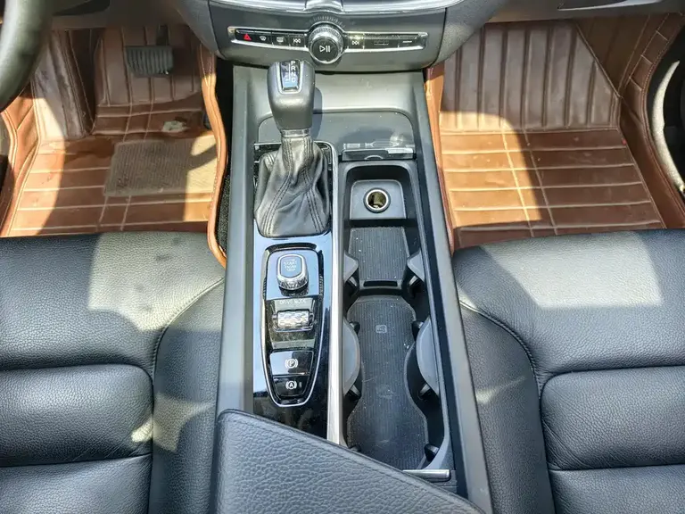 Volvo XC60 T5 4 WD Smart Ease CN-VI