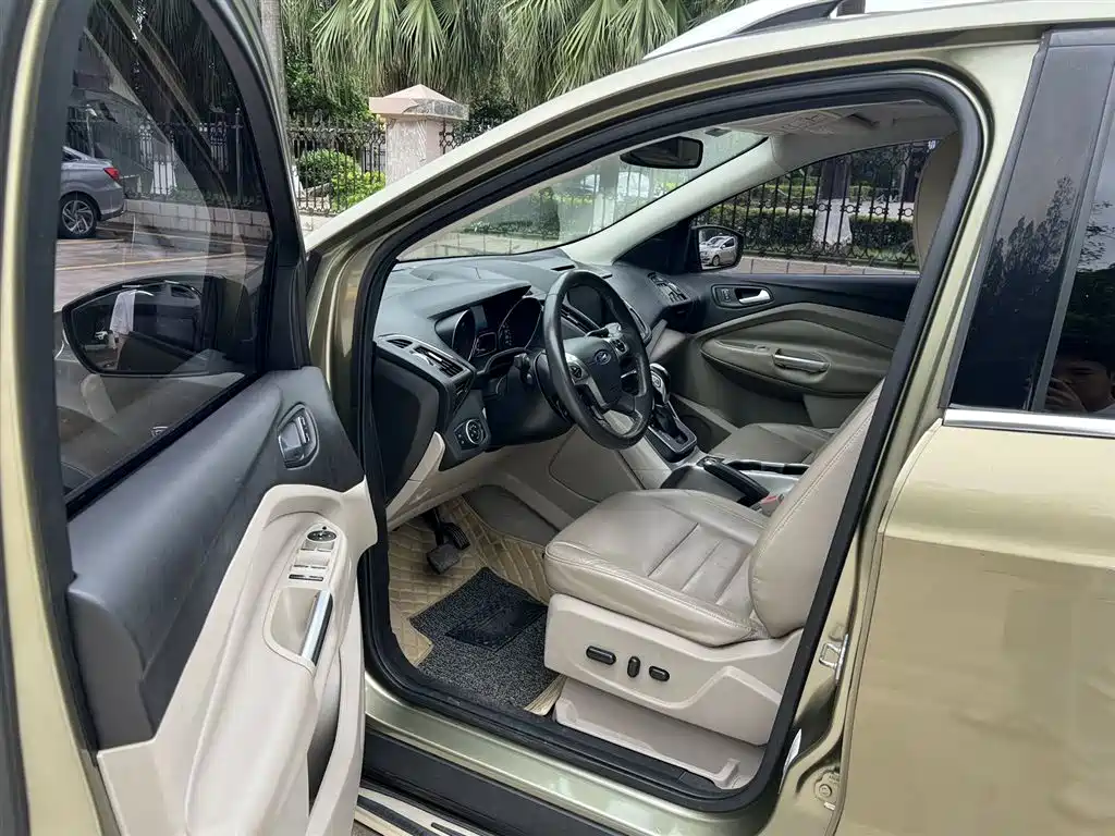 Kuga 1.5 L GTDi 4 WD Elite