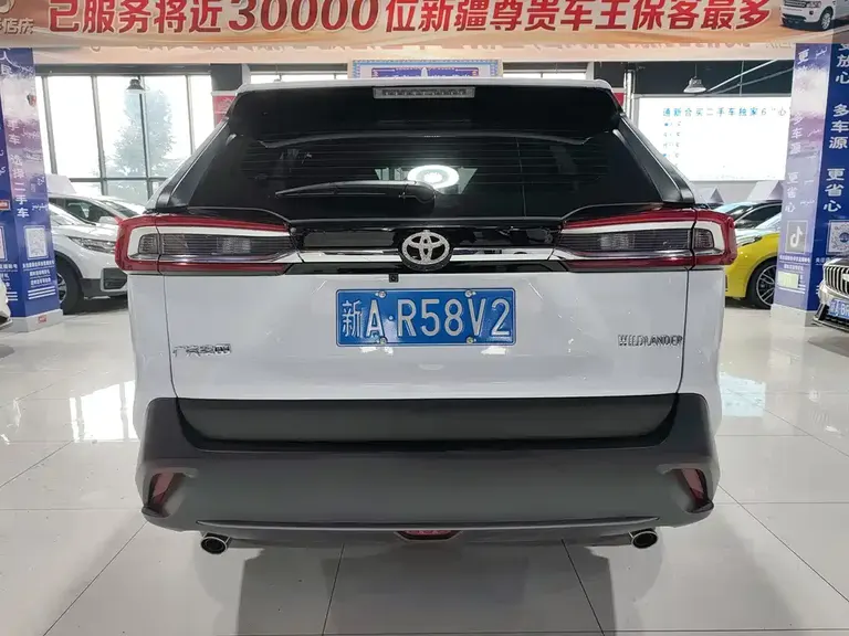 Toyota Wildlander 2.0 L CVT 2 WD Leading