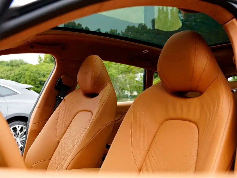 Aston Martin DBX 4.0 T V8