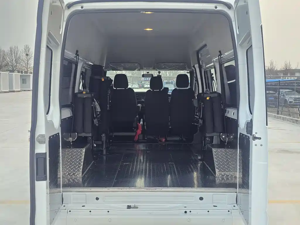 JMC Fushun 2.0 T 6 MT Diesel MWB Mid High Roof Commercial Multi-purpose Passenger 5 6-seat