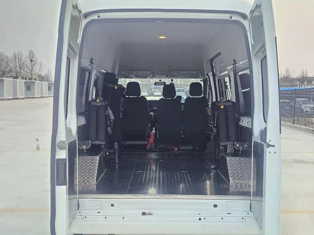 JMC Fushun 2.0 T 6 MT Diesel MWB Mid High Roof Commercial Multi-purpose Passenger 5 6-seat