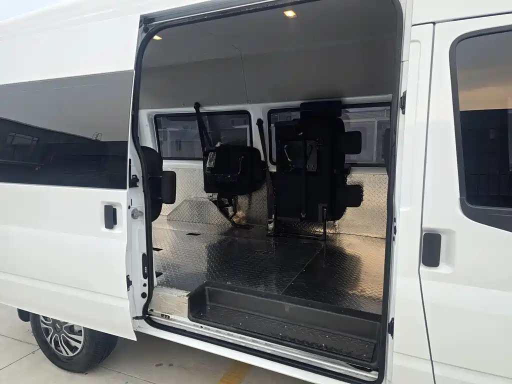 JMC Fushun 2.0 T 6 MT Diesel MWB Mid High Roof Commercial Multi-purpose Passenger 5 6-seat