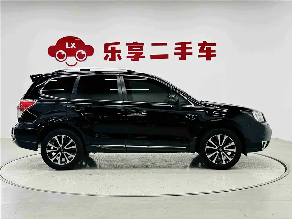 Forester 2.5 i Distinguished Navigation
