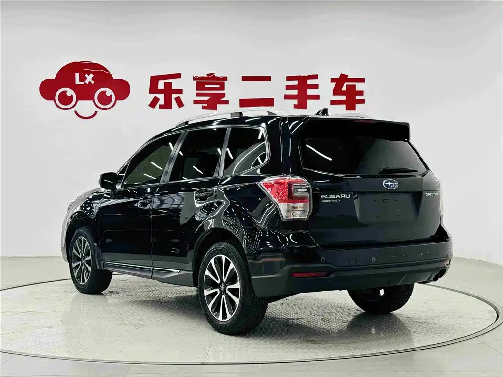 Forester 2.5 i Distinguished Navigation