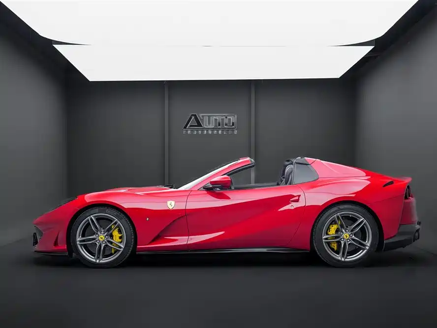 Ferrari 812 6.5 L GTS