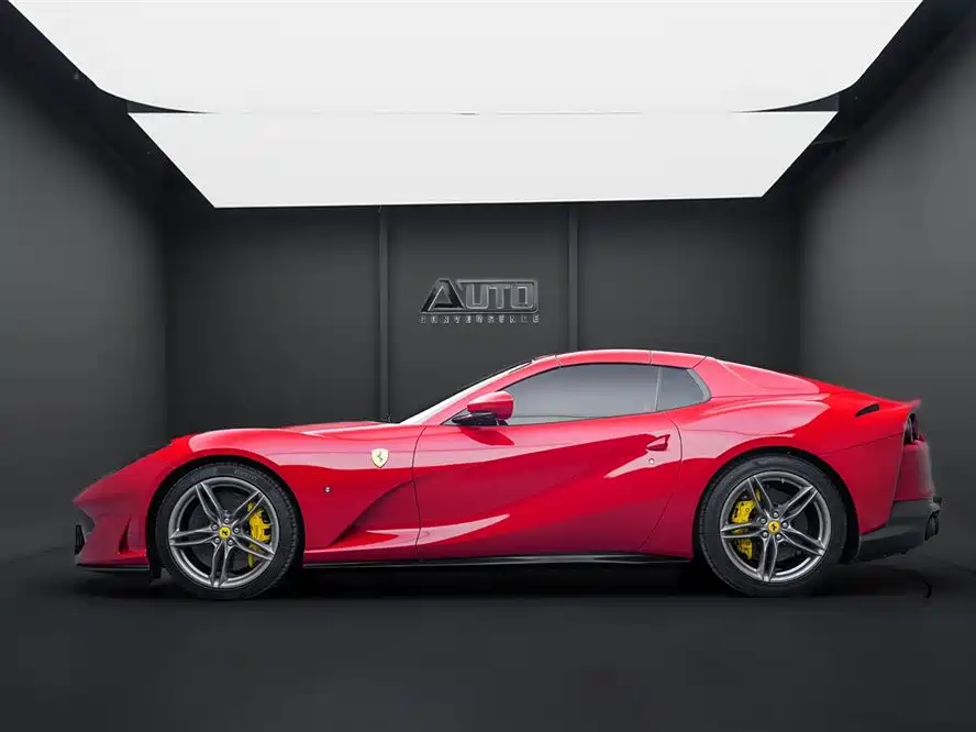 Ferrari 812 6.5 L GTS