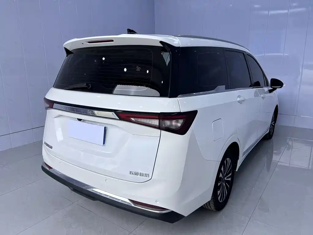 Wuling Jiachen 1.5 T CVT Premium Flagship