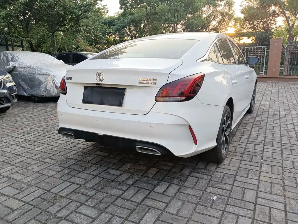 MG5 180 DVVT CVT Youth Style